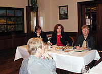 Das Foto zeigt (von rechts): Marion Caspers-Merk MdB, Monika Griefahn und Birgit Schl&uuml;ter