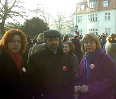 Das Foto zeigt (v.l.n.r.): Monika Griefahn MdB, den L&uuml;neburger Oberb&uuml;rgermeister Ulrich M&auml;dge und Hedi Wegener MdB.