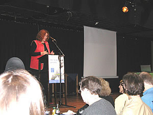 Das Foto zeigt (v.l.n.r.): Theo Dahlheimer, John David Matters, Monika Griefahn, Ashley Beek und Bärbel Behneke