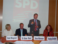 Die Bundestagsabgeordnete Monika Griefahn (rechts) informierte die NGG-Senioren über die Änderungen bei den Sozialsystemen. Neben ihr Horst Heller, der Vorsitzende der Seniorengruppe, sowie Ingrid Heller.