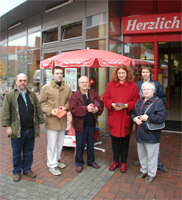 Monika Griefahn auf dem Wochenmarkt Neu Wulmstorf mit örtlichen Genossinnen und Genossen.