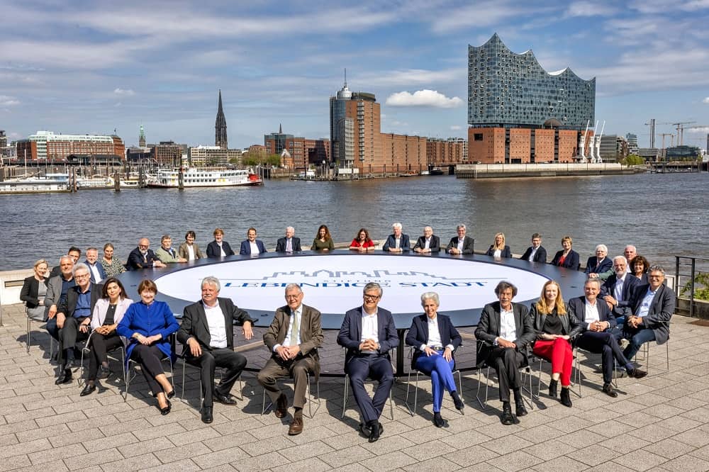 Round Table "Lebendige Stadt" in front of Hamburg's Elbphilharmonie.